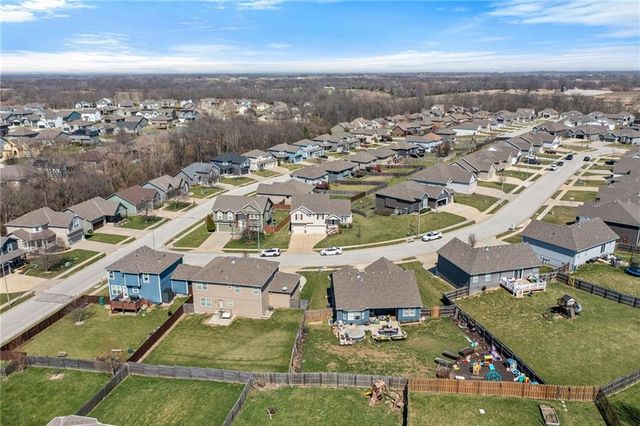 9504 N Lenox Place, Kansas City, MO 64154