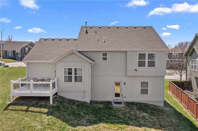 9504 N Lenox Place, Kansas City, MO 64154