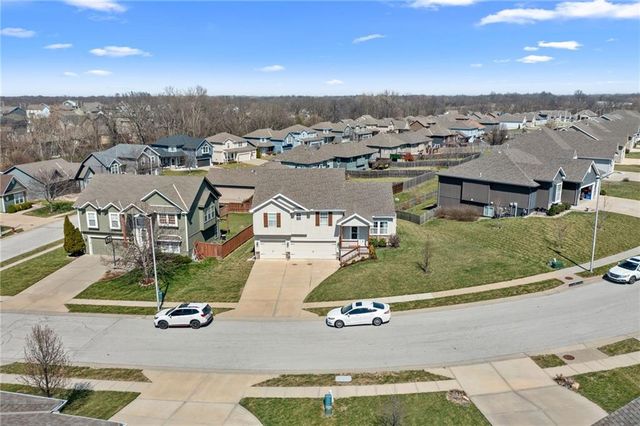 9504 N Lenox Place, Kansas City, MO 64154