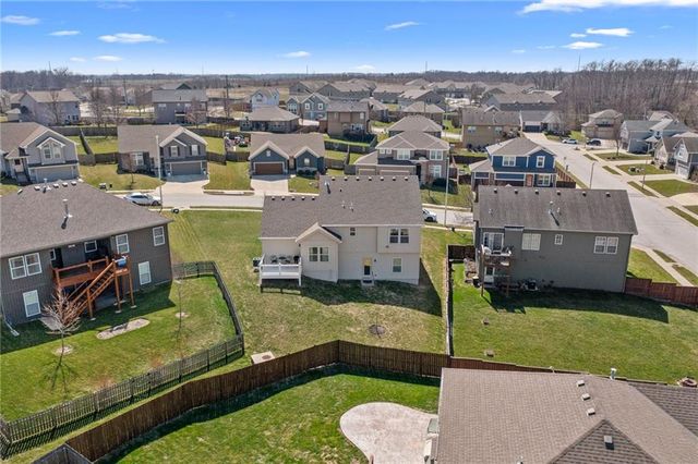 9504 N Lenox Place, Kansas City, MO 64154