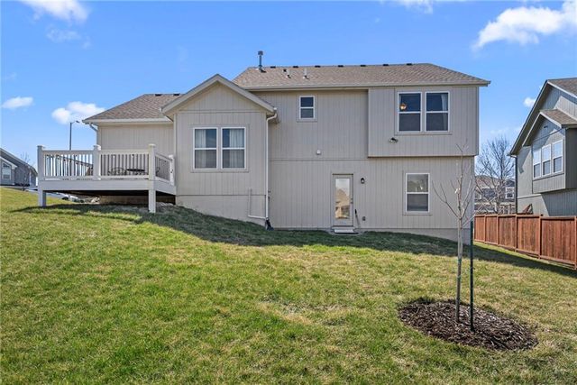 9504 N Lenox Place, Kansas City, MO 64154