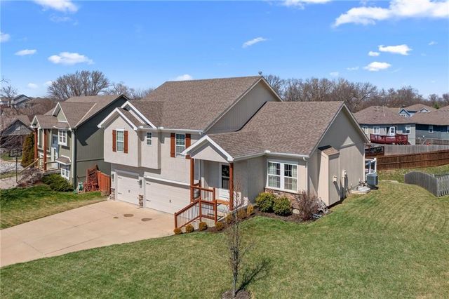 9504 N Lenox Place, Kansas City, MO 64154