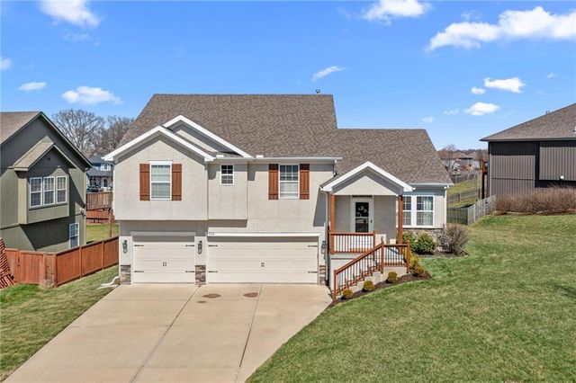 9504 N Lenox Place, Kansas City, MO 64154