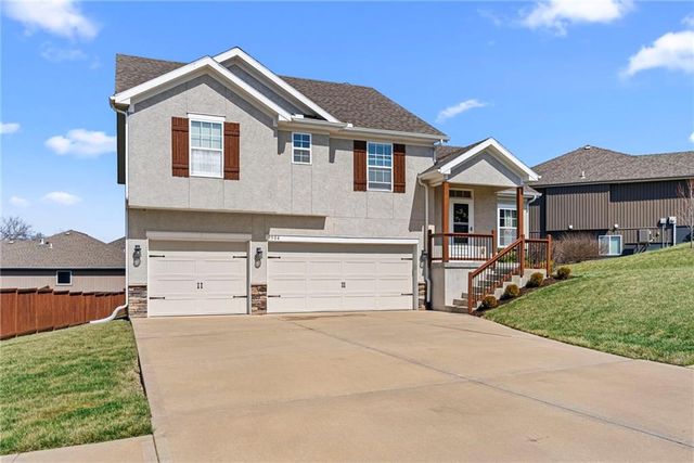 9504 N Lenox Place, Kansas City, MO 64154