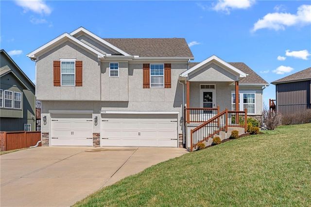 9504 N Lenox Place, Kansas City, MO 64154