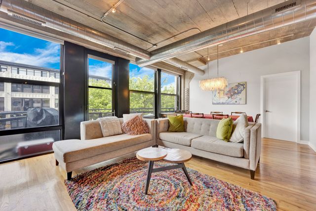 1111 W 15TH Street 224, Chicago, IL 60608