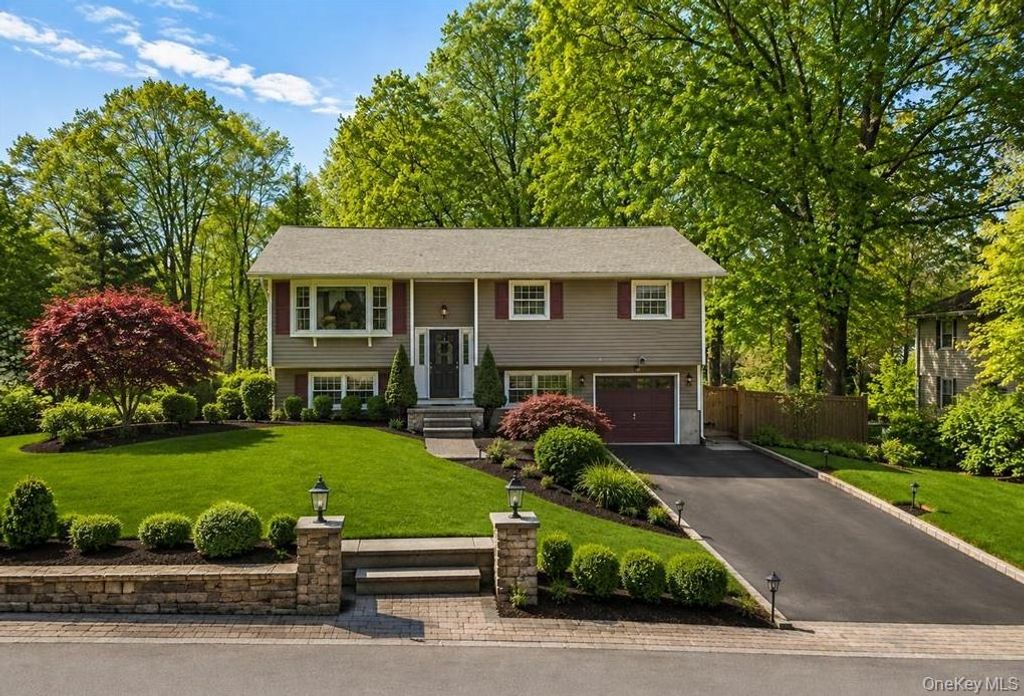 22 Fort Worth Place, Monroe, NY 10950