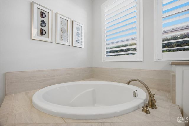 13630 Faringford Lane, Bakersfield, CA 93311