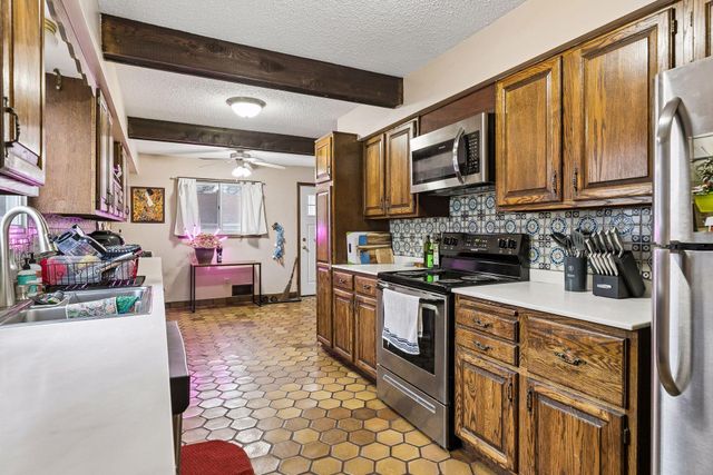 549 Asbury Street N, Saint Paul, MN 55104