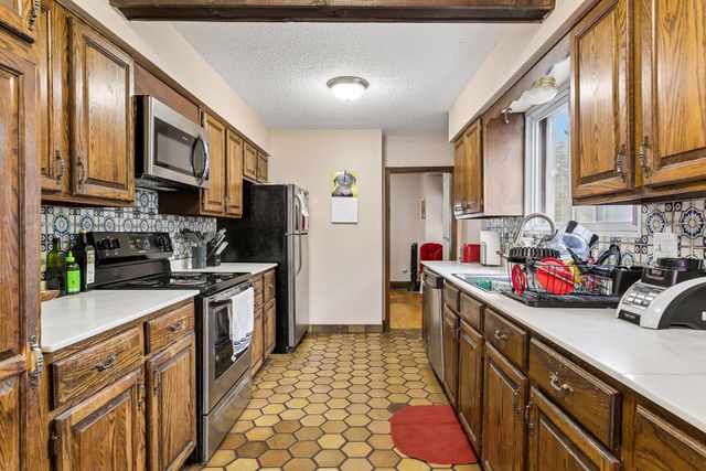 549 Asbury Street N, Saint Paul, MN 55104