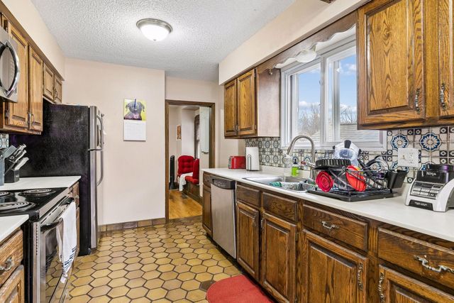 549 Asbury Street N, Saint Paul, MN 55104