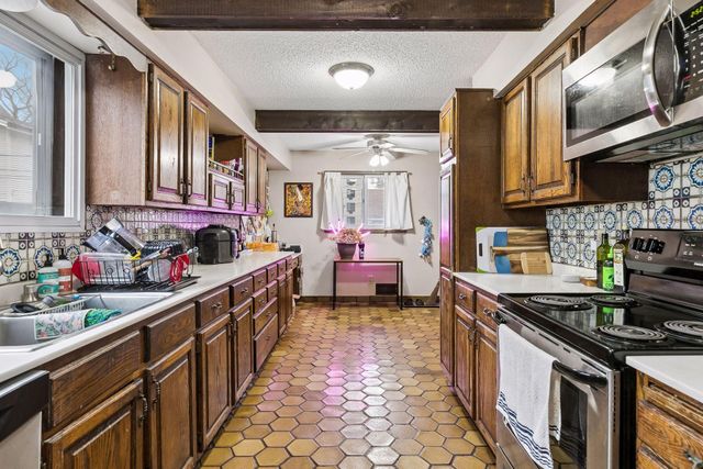 549 Asbury Street N, Saint Paul, MN 55104