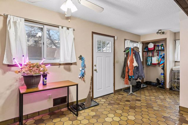 549 Asbury Street N, Saint Paul, MN 55104