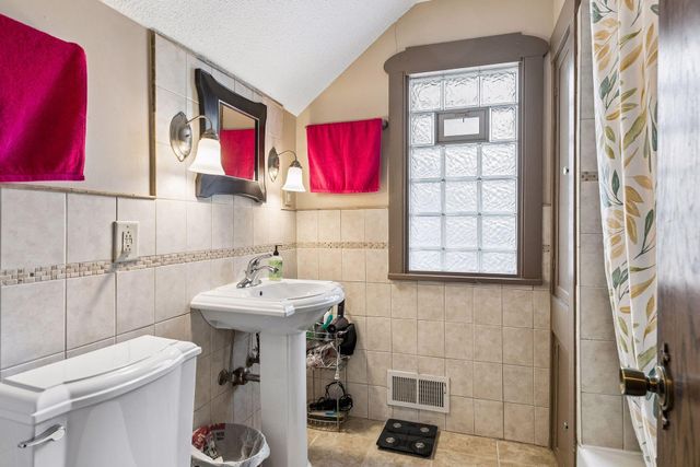 549 Asbury Street N, Saint Paul, MN 55104