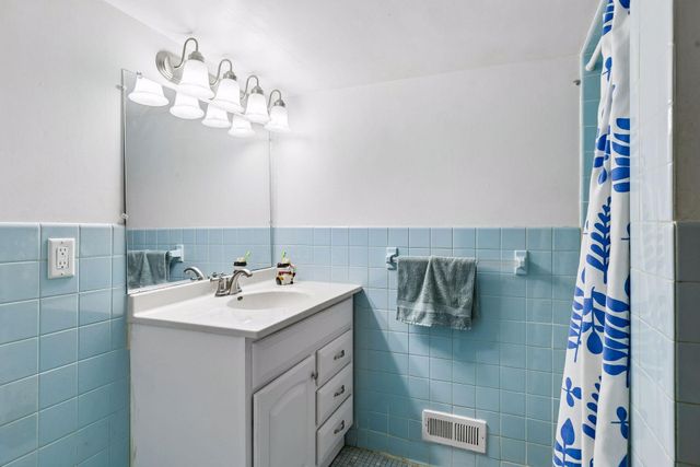 549 Asbury Street N, Saint Paul, MN 55104