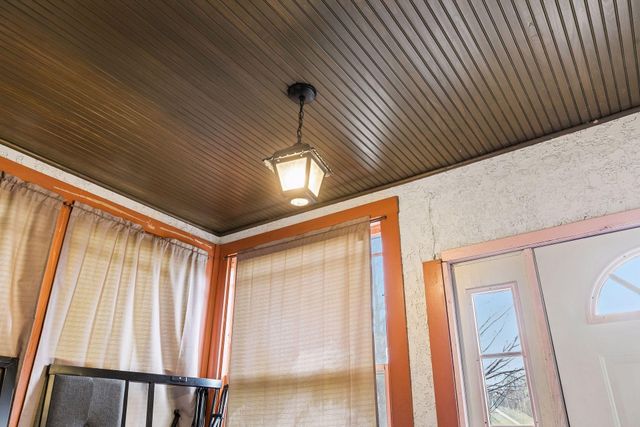 549 Asbury Street N, Saint Paul, MN 55104