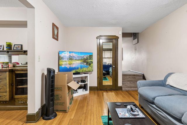 549 Asbury Street N, Saint Paul, MN 55104