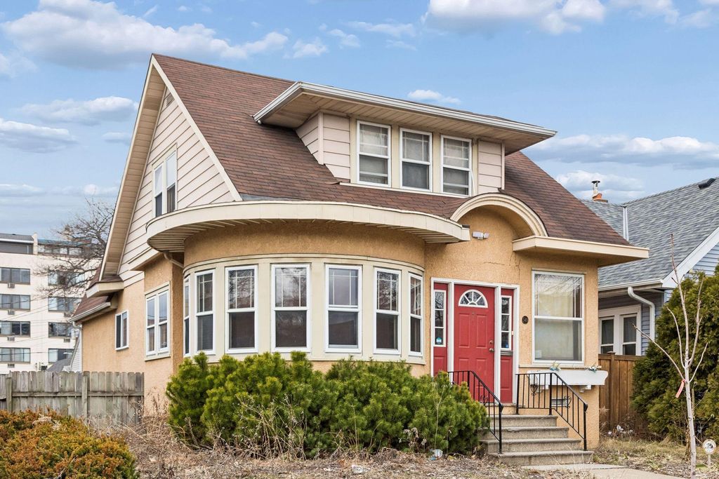 549 Asbury Street N, Saint Paul, MN 55104