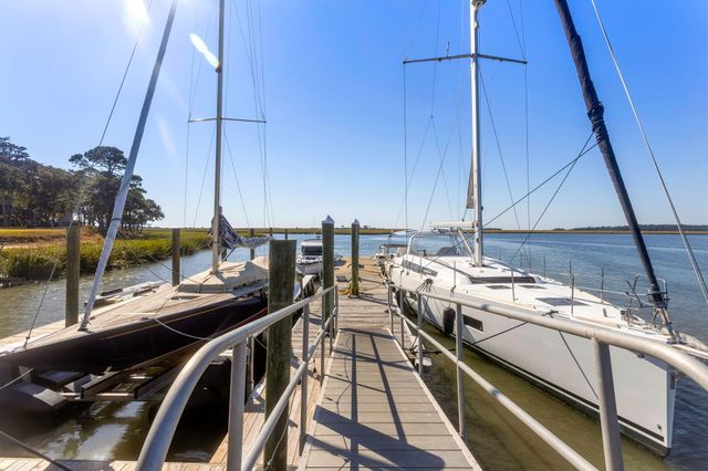 12 Beachview Lane, Edisto Island, SC 29438