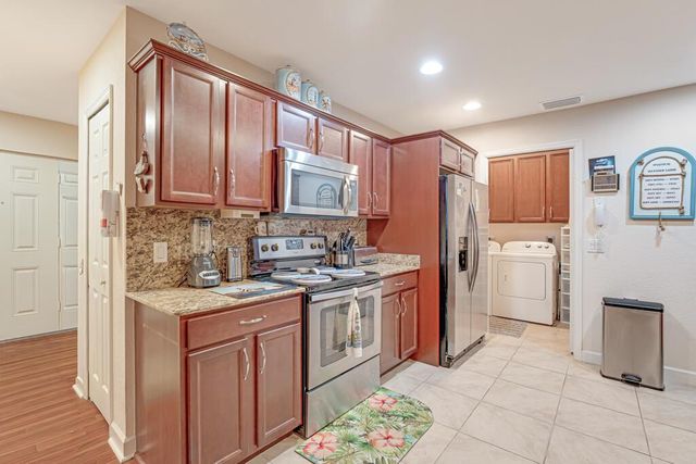 32 Oro Grande Way, Port St. Lucie, FL 34952