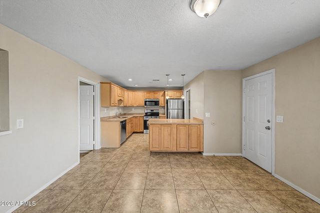 5641 W VOGEL Avenue, Glendale, AZ 85302