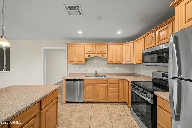 5641 W VOGEL Avenue, Glendale, AZ 85302