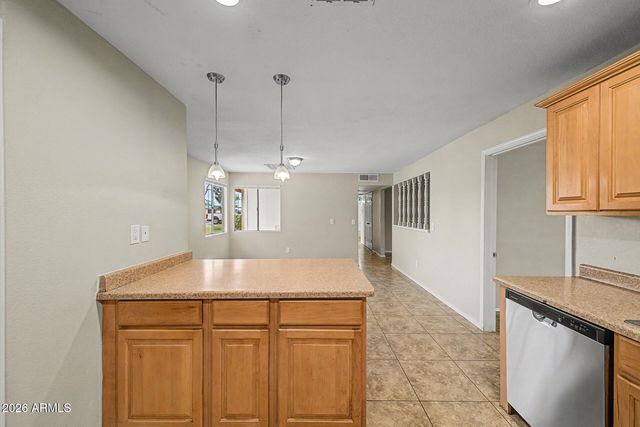 5641 W VOGEL Avenue, Glendale, AZ 85302