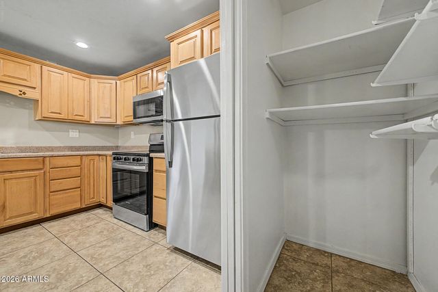 5641 W VOGEL Avenue, Glendale, AZ 85302