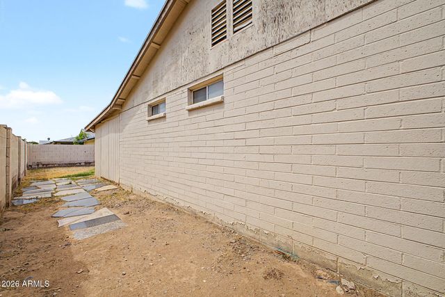 5641 W VOGEL Avenue, Glendale, AZ 85302