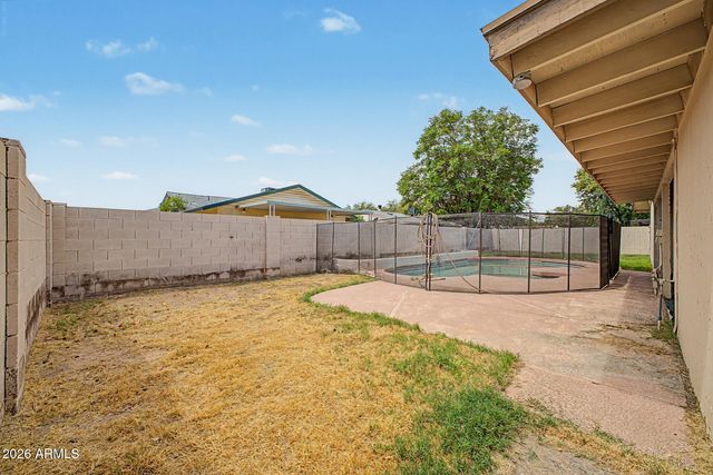 5641 W VOGEL Avenue, Glendale, AZ 85302