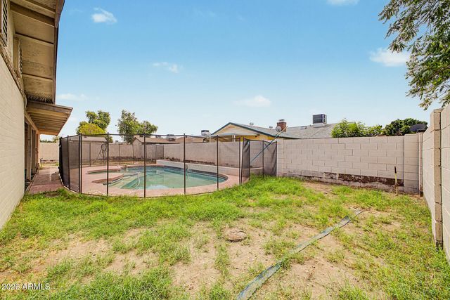 5641 W VOGEL Avenue, Glendale, AZ 85302