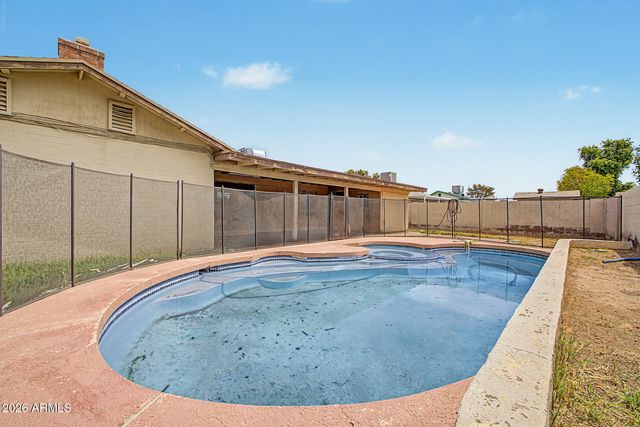 5641 W VOGEL Avenue, Glendale, AZ 85302