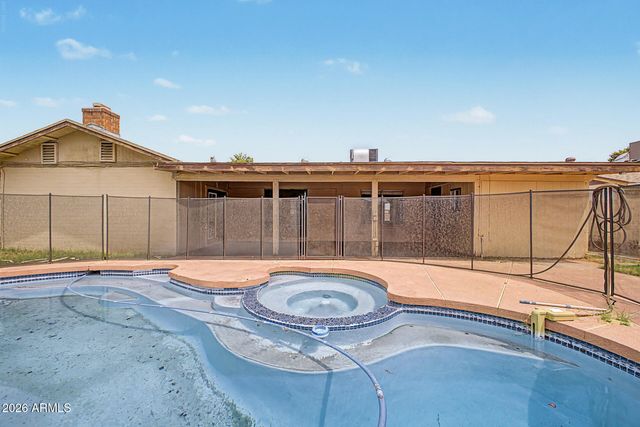 5641 W VOGEL Avenue, Glendale, AZ 85302