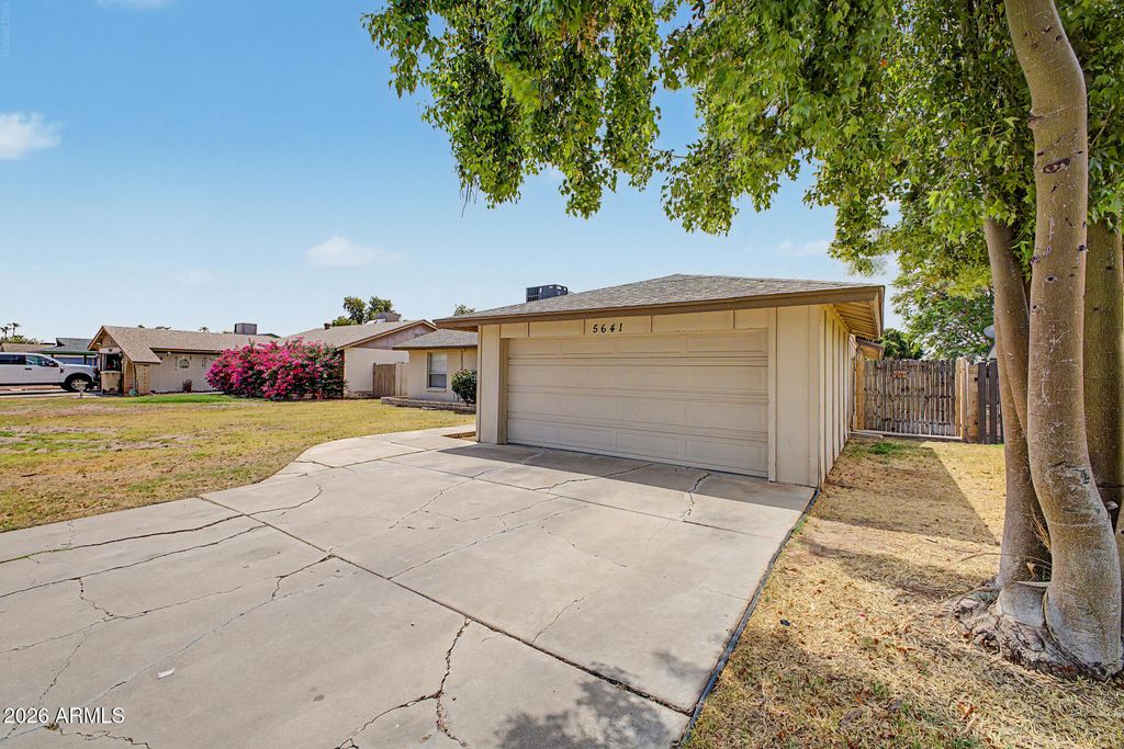 5641 W VOGEL Avenue, Glendale, AZ 85302