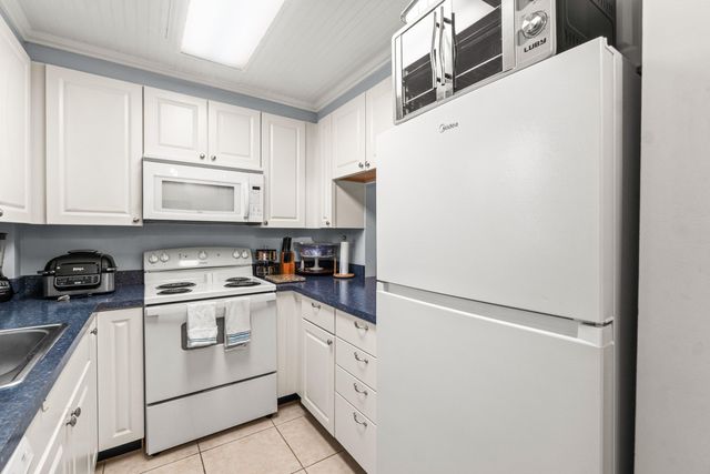 890 N Federal Highway 311, Lantana, FL 33460