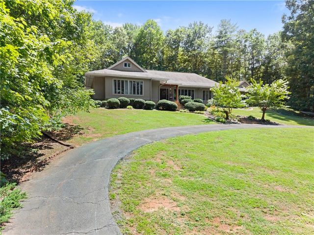 386 Stewart Lane, Clarkesville, GA 30523
