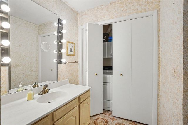 271 Fairway Court B, Plainwell, MI 49080