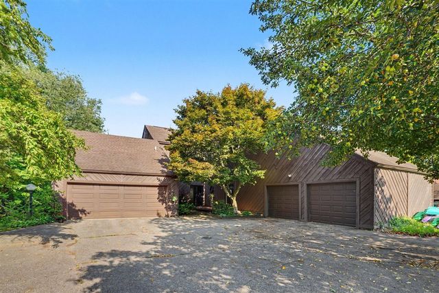 271 Fairway Court B, Plainwell, MI 49080