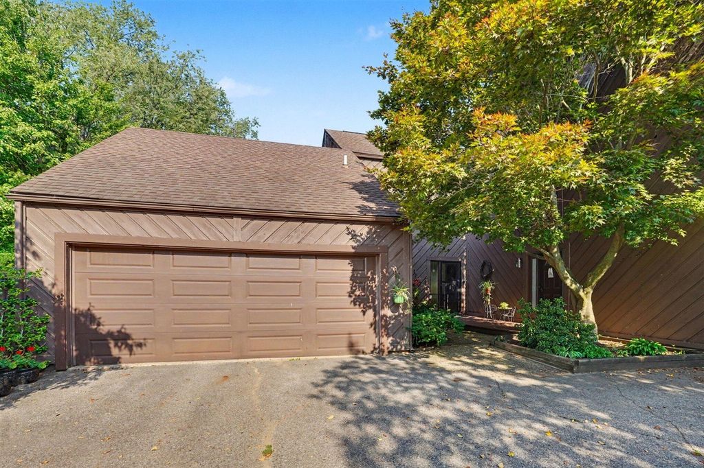 271 Fairway Court B, Plainwell, MI 49080