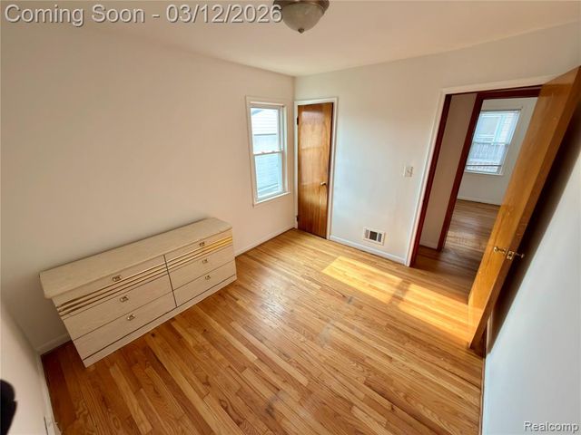 1765 Garfield Avenue, Lincoln Park, MI 48146