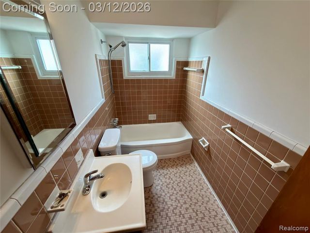 1765 Garfield Avenue, Lincoln Park, MI 48146