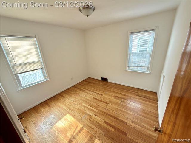 1765 Garfield Avenue, Lincoln Park, MI 48146