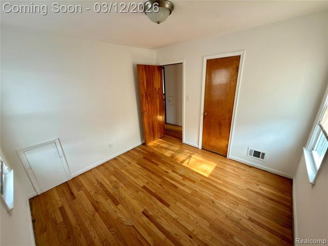 1765 Garfield Avenue, Lincoln Park, MI 48146