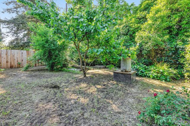 1932 Larkin Way Way, Sacramento, CA 95818