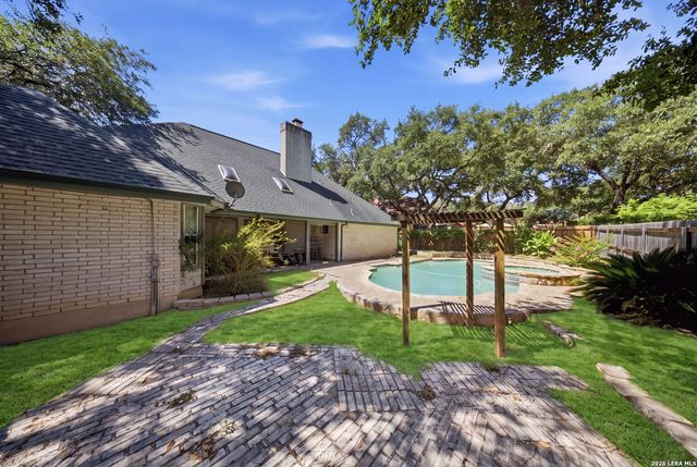 8423 Chesham, San Antonio, TX 78254