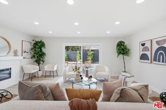 19891 Gloucester Lane, Huntington Beach, CA 92646