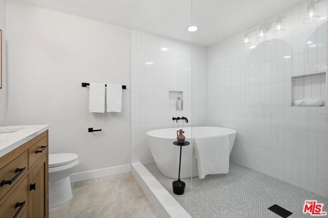 19891 Gloucester Lane, Huntington Beach, CA 92646