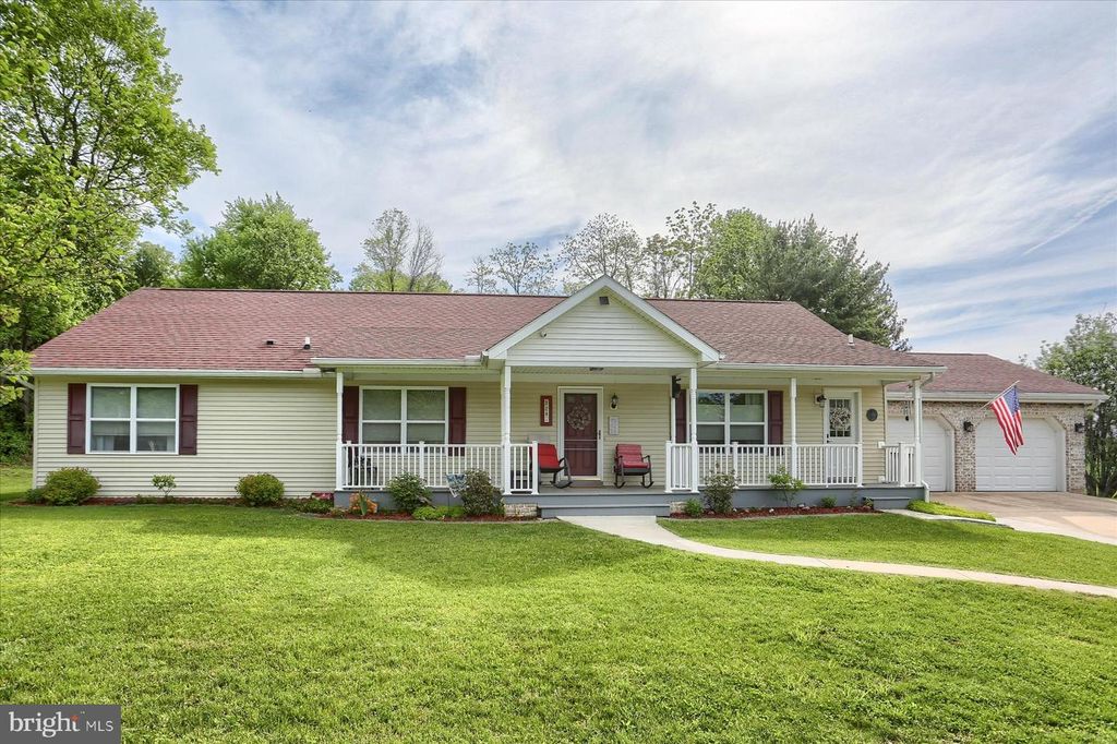 228 DOGWOOD DR, Hershey, PA 17033