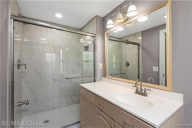 4268 Covered Bridge Road, Bloomfield Hills, MI 48302
