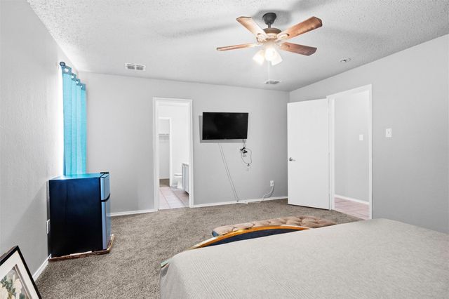 8709 Hunters Creek Drive, Fort Worth, TX 76123